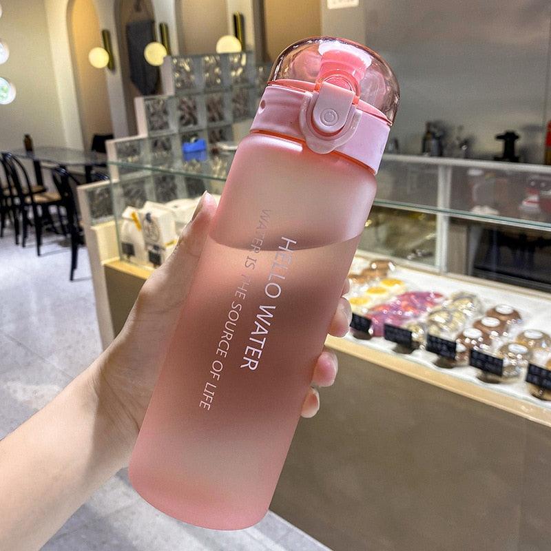 780ml Leakproof Sports Water Bottle with Straw – BPA-Free Shaker Bottle